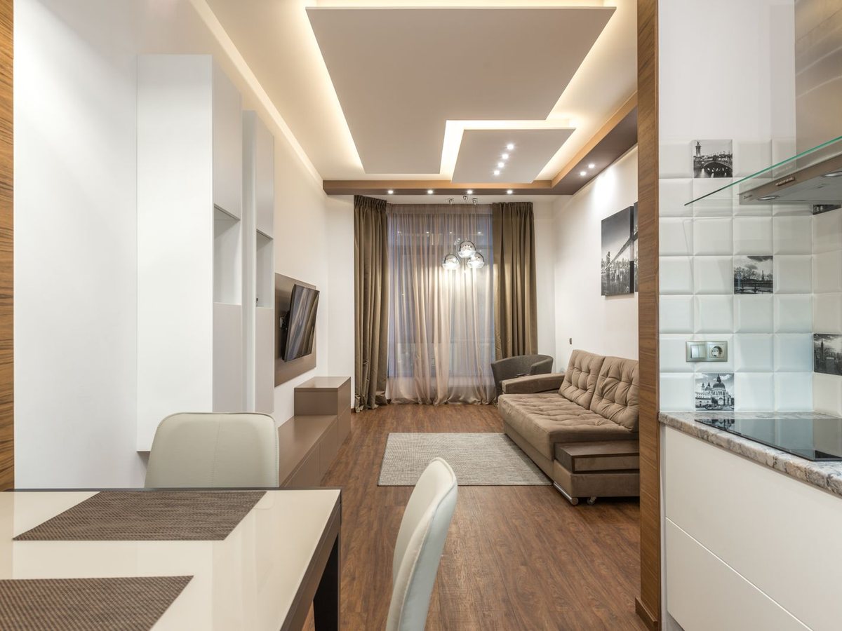 Living room with a finished false ceiling